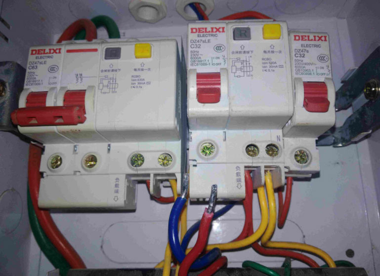 循環(huán)水泵插上就跳閘什么原因？